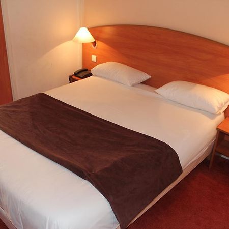 Central Hotel Creteil Room photo