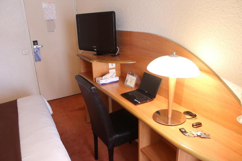 Central Hotel Creteil Room photo